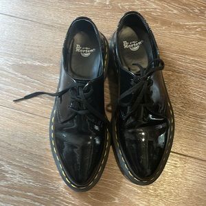 Patent leather pointed toe doc martens sz 8